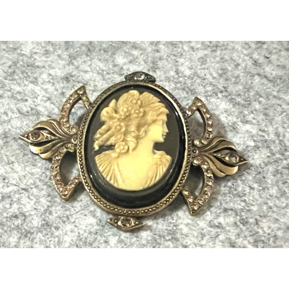 Vintage Sweet Romance Signed Gorgeous Rhinestone Cameo Brooch